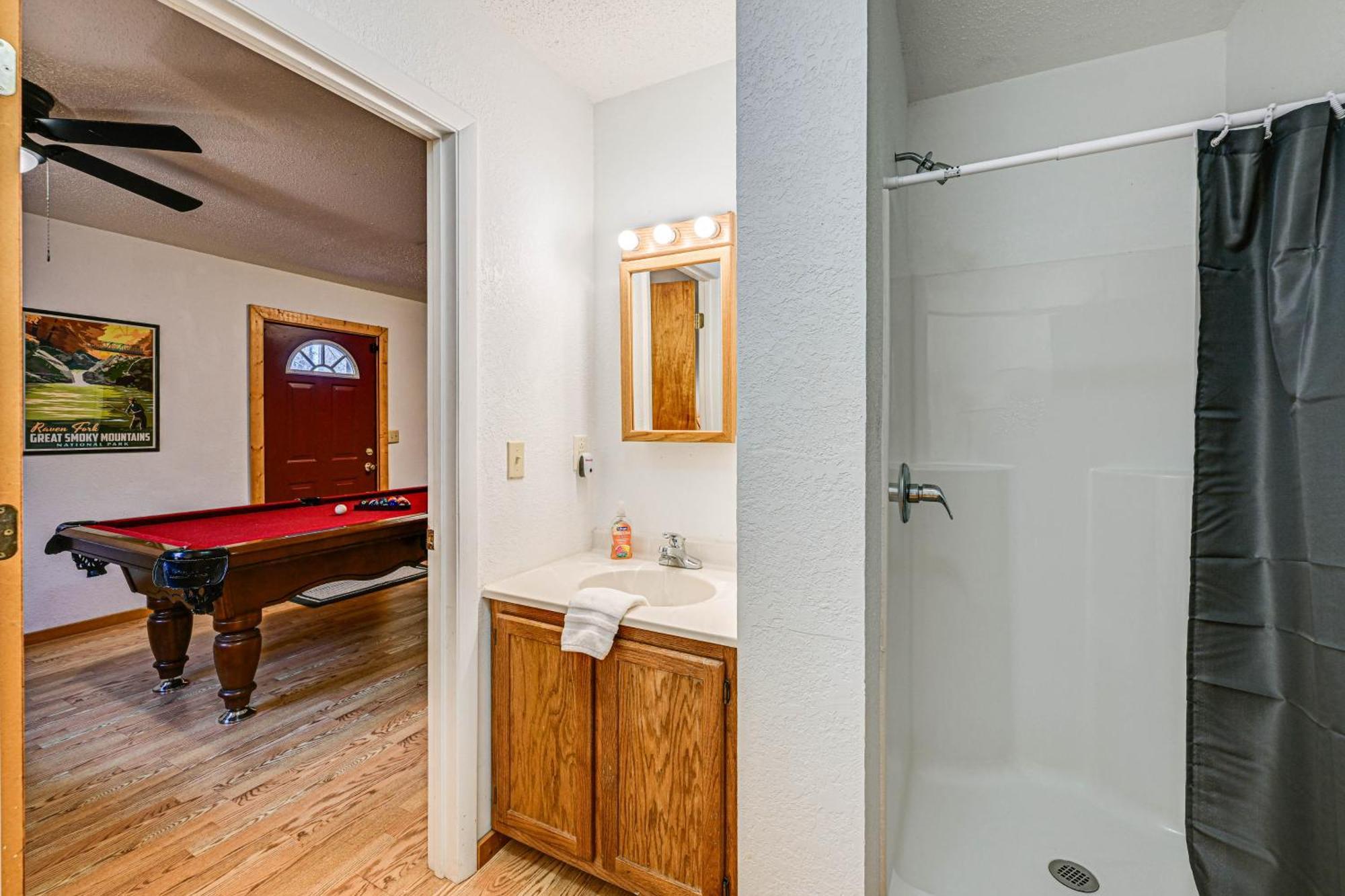 Bryson City Cabin With Hot Tub, Views And Pool Table! 외부 사진