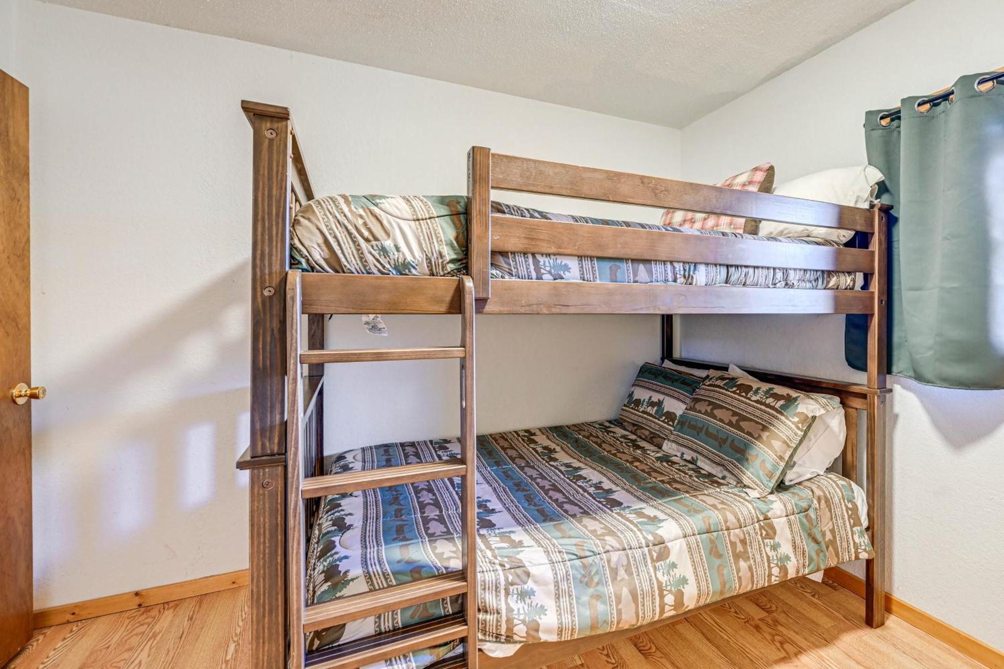 Bryson City Cabin With Hot Tub, Views And Pool Table! 외부 사진